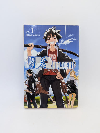  „UQ Holder! Vol. 1“ manga viršelis, nuotykių ir kovų kūrinys anglų kalba.