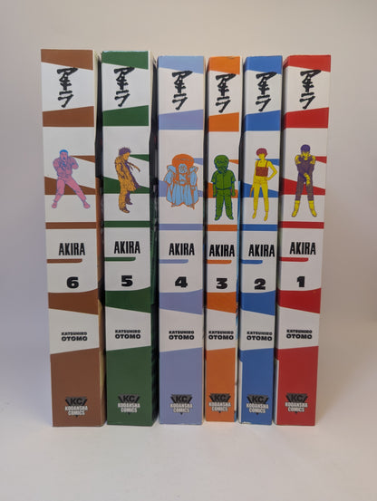 Mangos „Akira“ 1–6 tomų rinkinys su ikoniniu kiberpanko Neo-Tokijo dizainu ant viršelių.