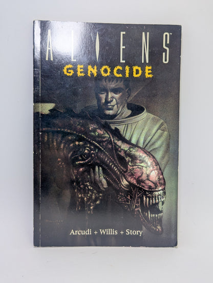 Grafinė novelė Aliens: Genocide apie ksenomorfų pilietinį karą.