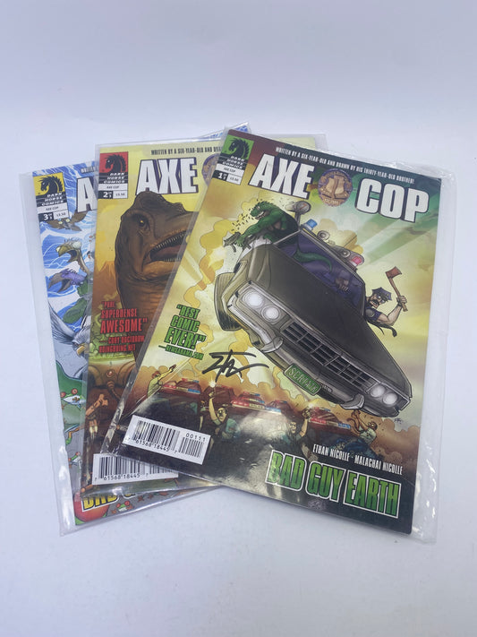  Axe Cop: Bad Guy Earth #1–3 – pašėlusi Dark Horse komiksų serija apie kovą su blogio planeta, anglų kalba