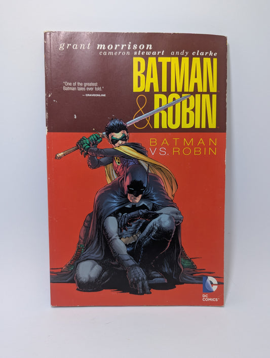 Grafinės novelės Batman & Robin: Batman Vs. Robin viršelis su besigrumiančiais pagrindiniais herojais.