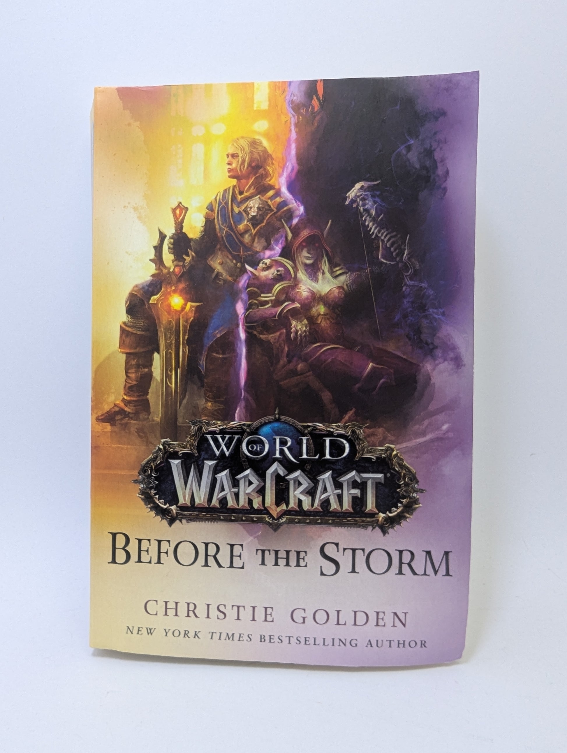 World of Warcraft knyga „Before the Storm“ su Aljanso ir Ordos lyderiais bei epiniu Azeroth fantazijos viršelio dizainu.