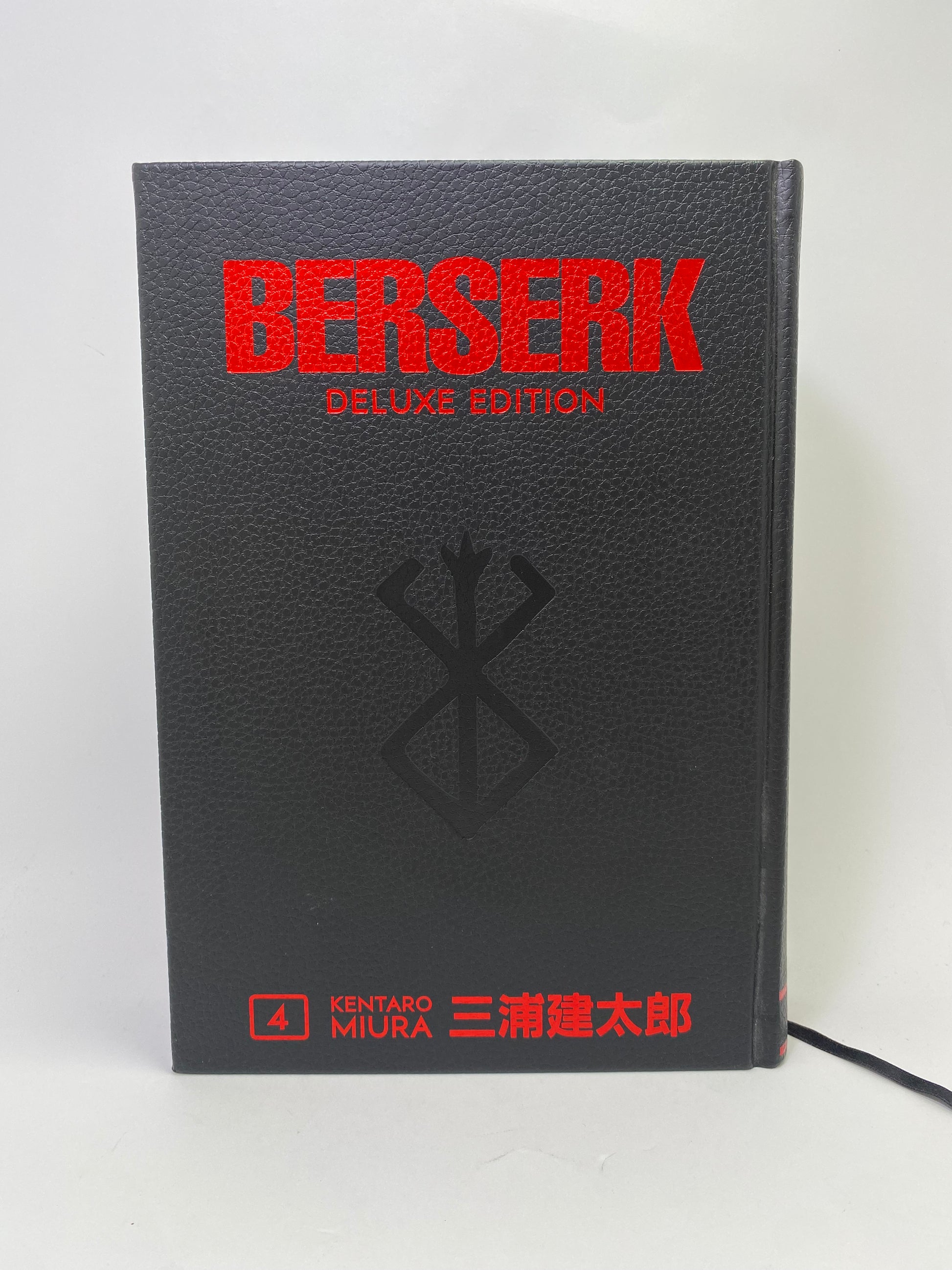 Berserk Deluxe Edition, Vol. 4 manga, Kentaro Miura.