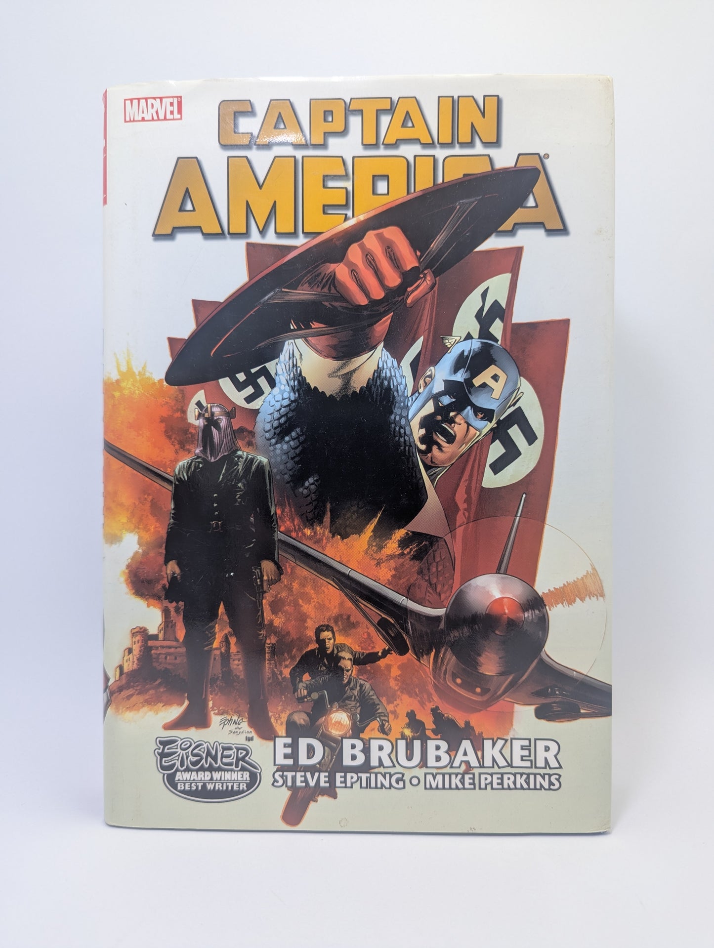 Captain America Omnibus Vol. 1 didelės apimties grafinė novelė/komiksų kolekcija.
