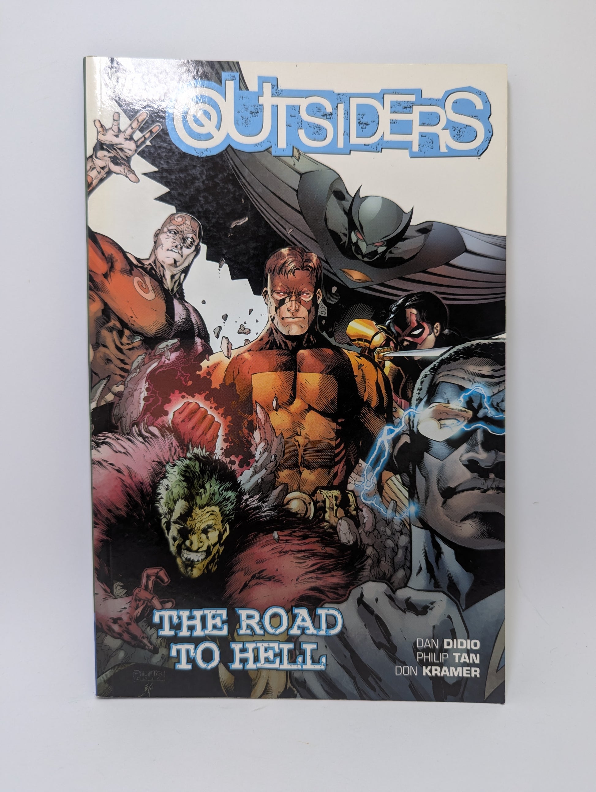 DC Comics grafinė novelė The Outsiders: The Road to Hell.
