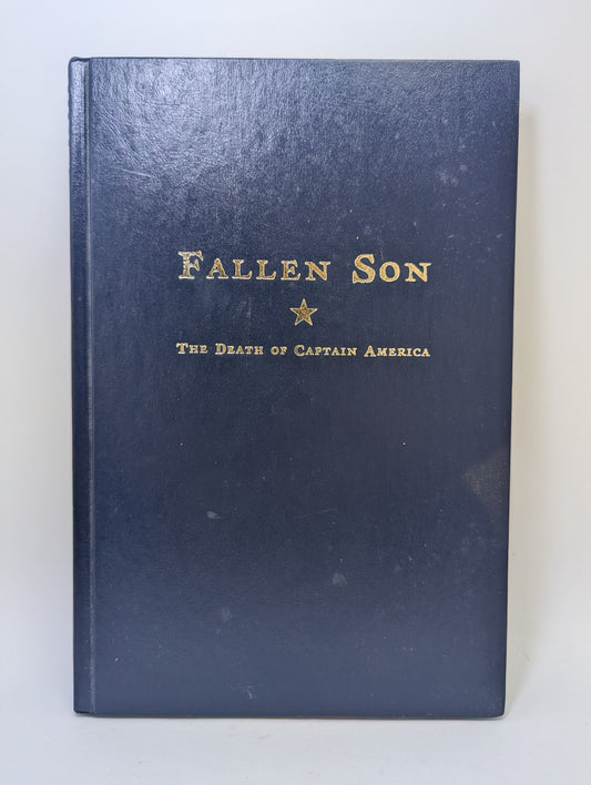 Grafinės novelės Fallen Son: The Death of Captain America viršelis su Kapitono Amerikos atminimo tematika.