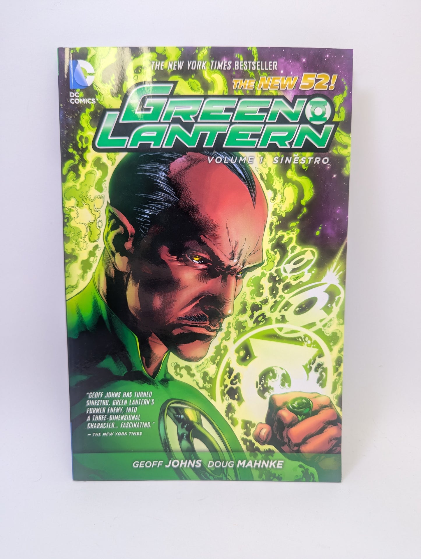 „Green Lantern: Sinestro, Vol. 1“ grafinės novelės viršelis, kuriame vaizduojamas Sinestras su Žaliojo Žibinto žiedu.