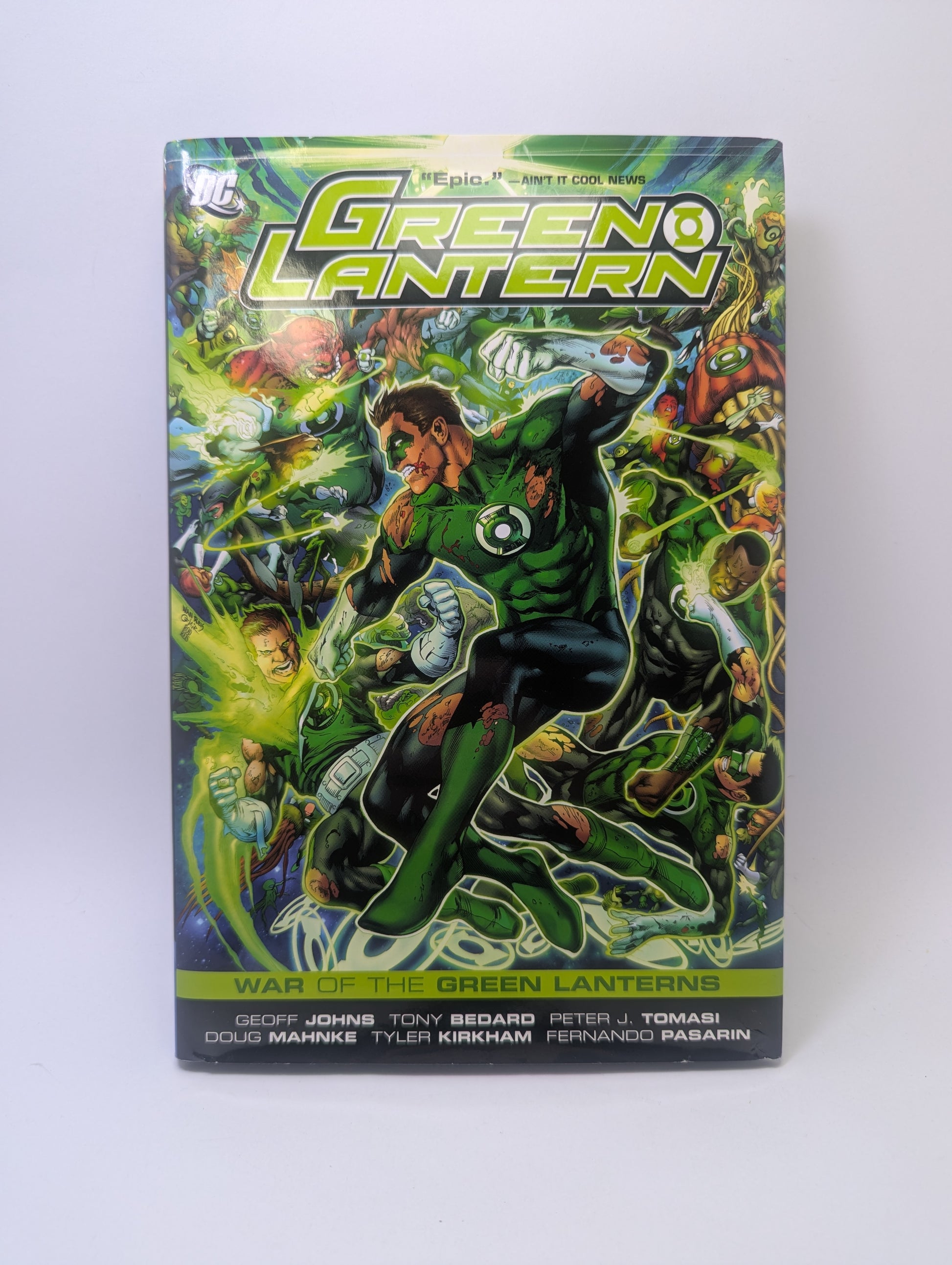 „Green Lantern: War of the Green Lanterns“ grafinės novelės viršelis su pagrindiniais Žaliųjų Žibintų korpuso nariais.