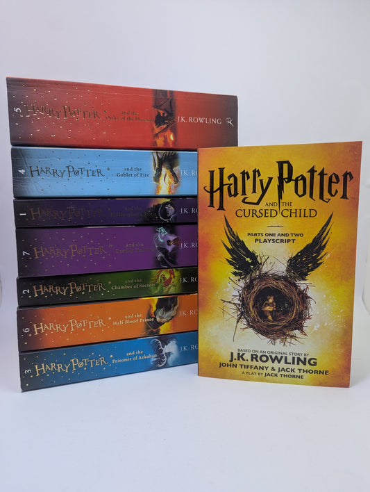 Pilnas Hario Poterio knygų rinkinys su „Prakeikto vaiko“ dalimi.