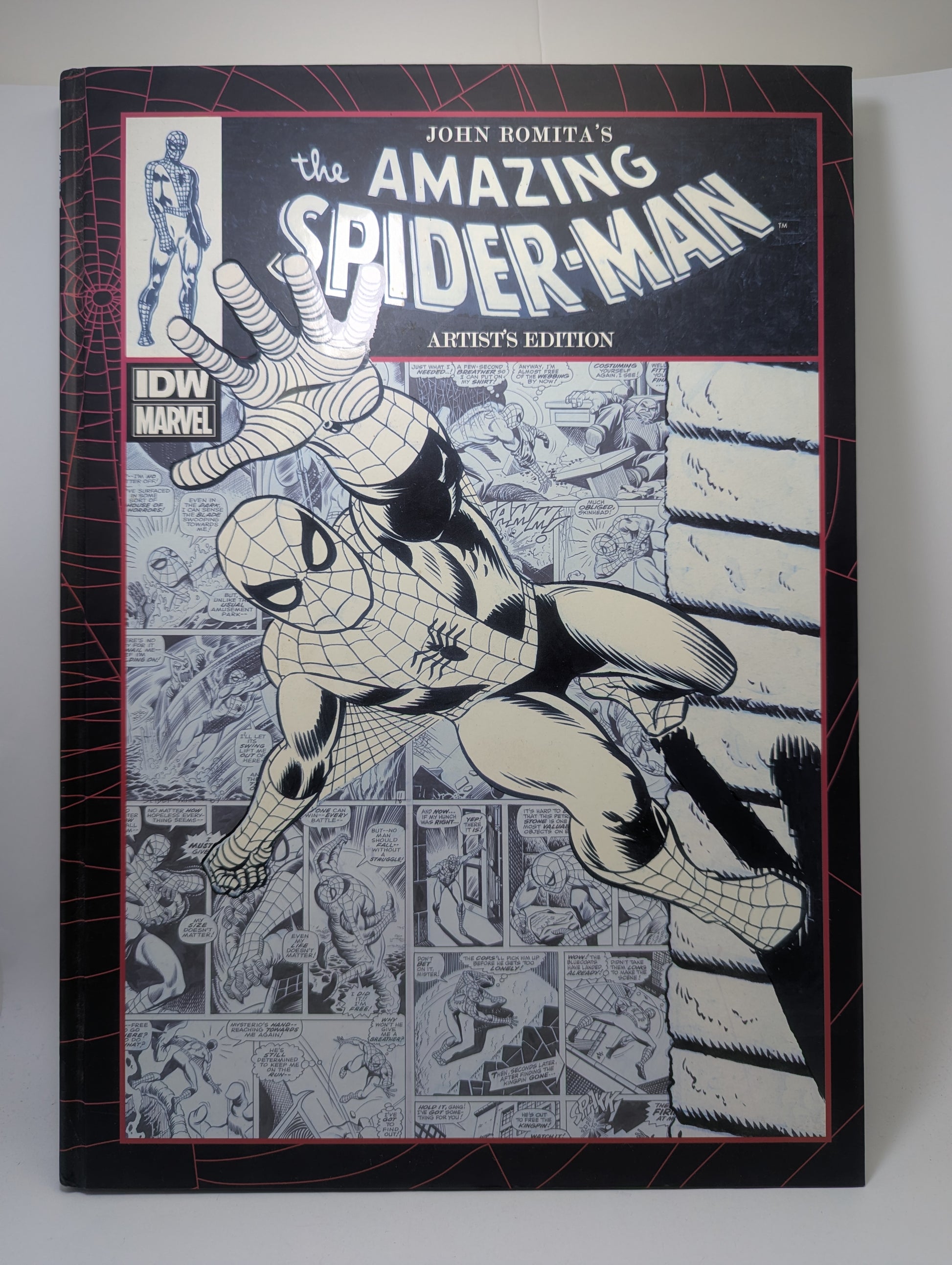 „John Romita's The Amazing Spider-Man Artisan Edition“ knyga su originalaus dydžio iliustracijomis.