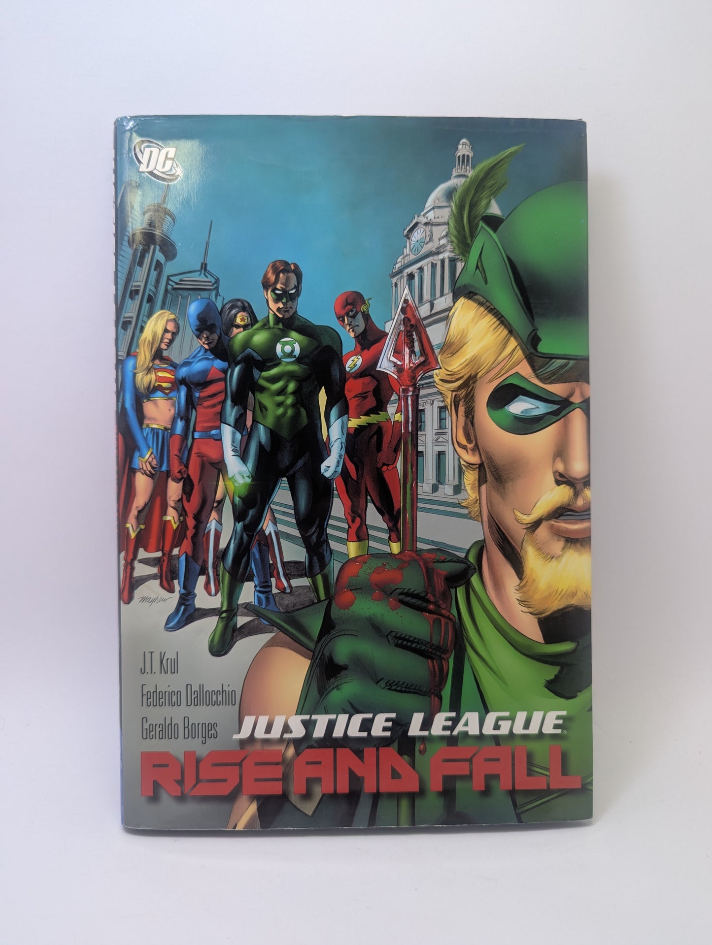 Justice League: Rise and Fall grafinės novelės viršelis su DC herojais ir dramatiška tematika.