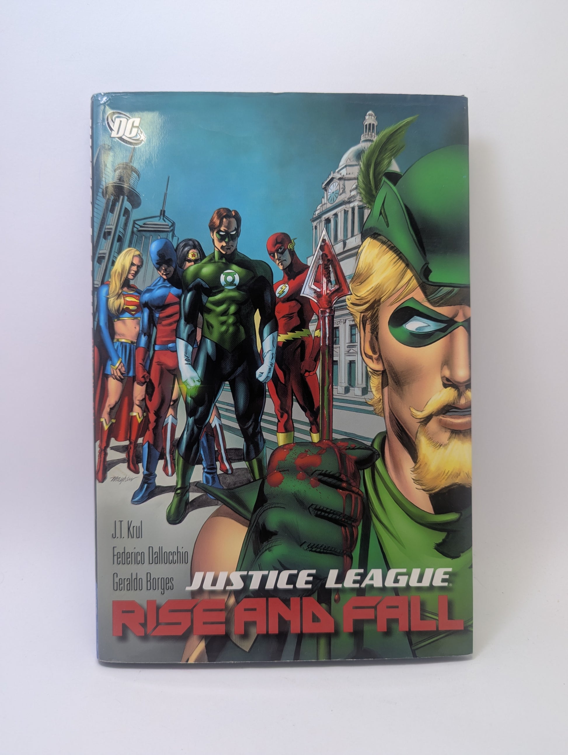 Justice League: Rise and Fall grafinės novelės viršelis su DC herojais ir dramatiška tematika.