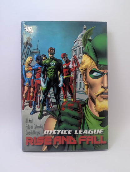 Justice League: Rise and Fall grafinės novelės viršelis su DC herojais ir dramatiška tematika.