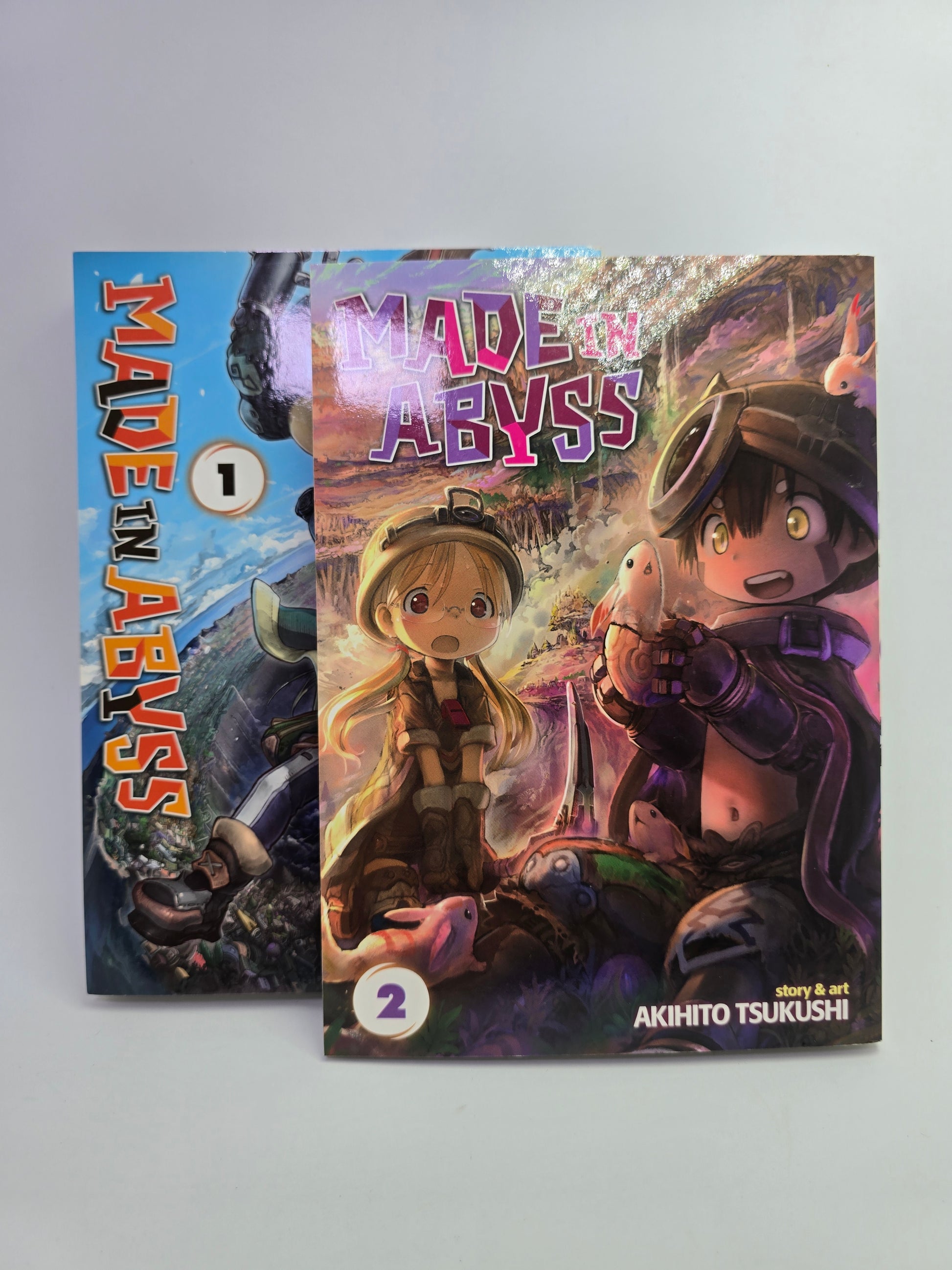 Made in Abyss Vol. 1-2 mangos viršelis anglų kalba