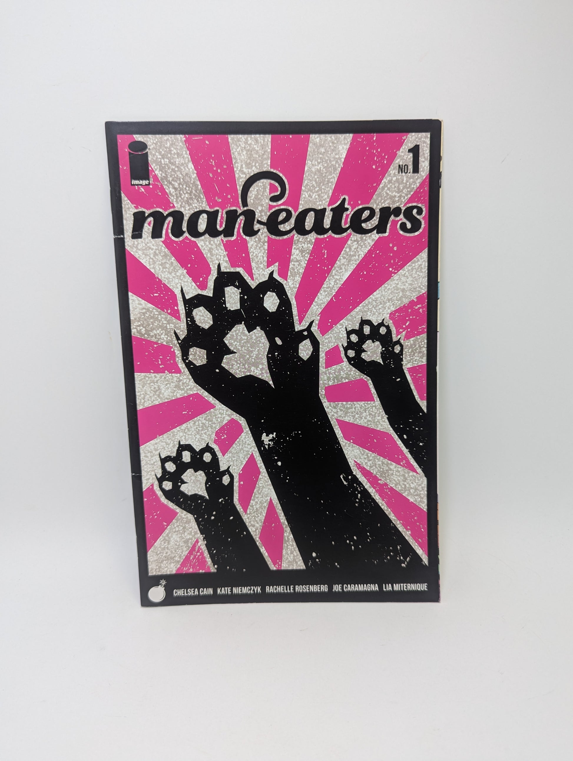  Man-Eaters #1 komiksas anglų kalba – tamsi satyra apie galią ir baimę