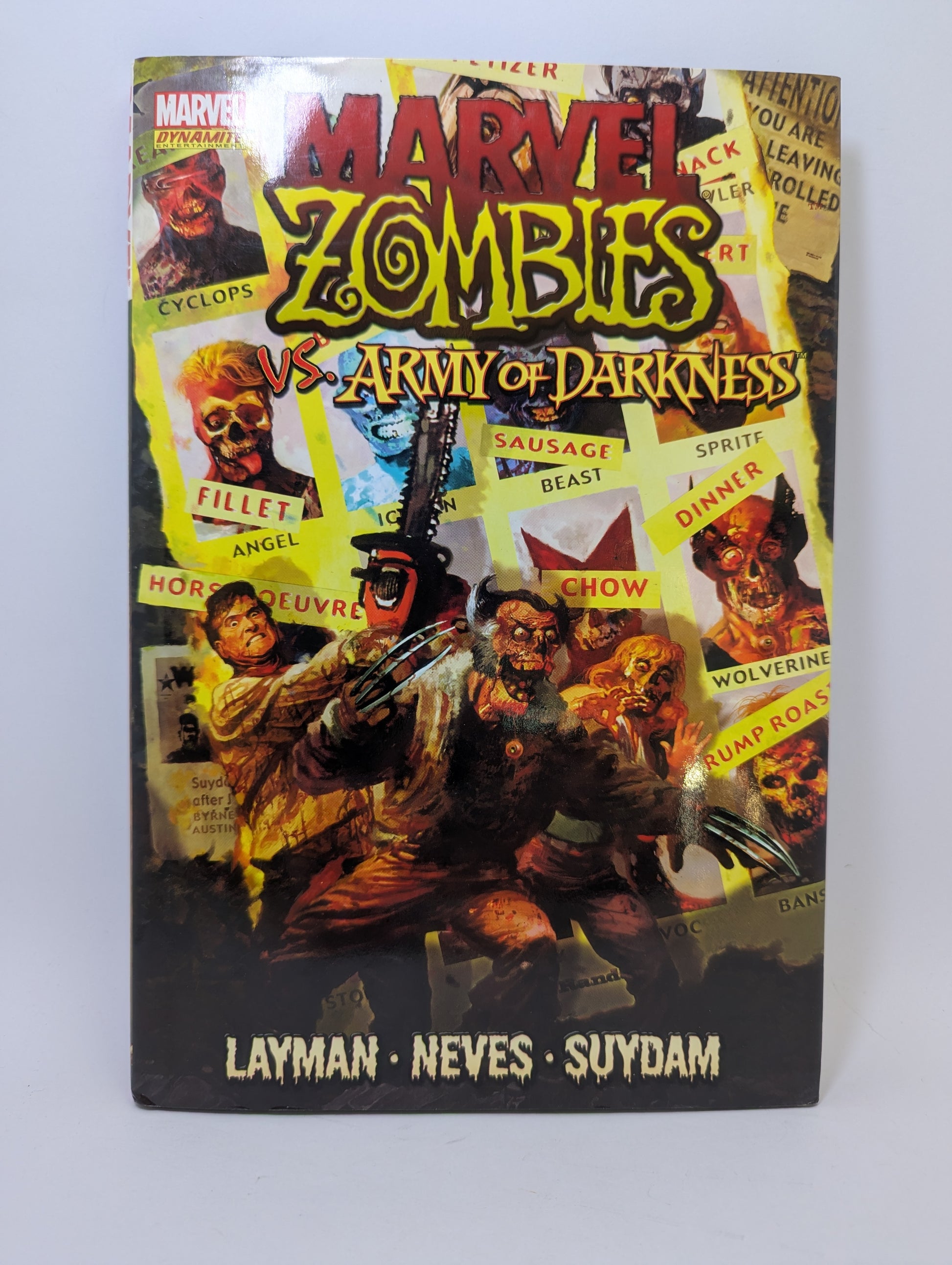 Grafinės novelės Marvel Zombies vs. Army of Darkness viršelis su zombių tematikos Marvel herojais ir Ash Williams personažu.