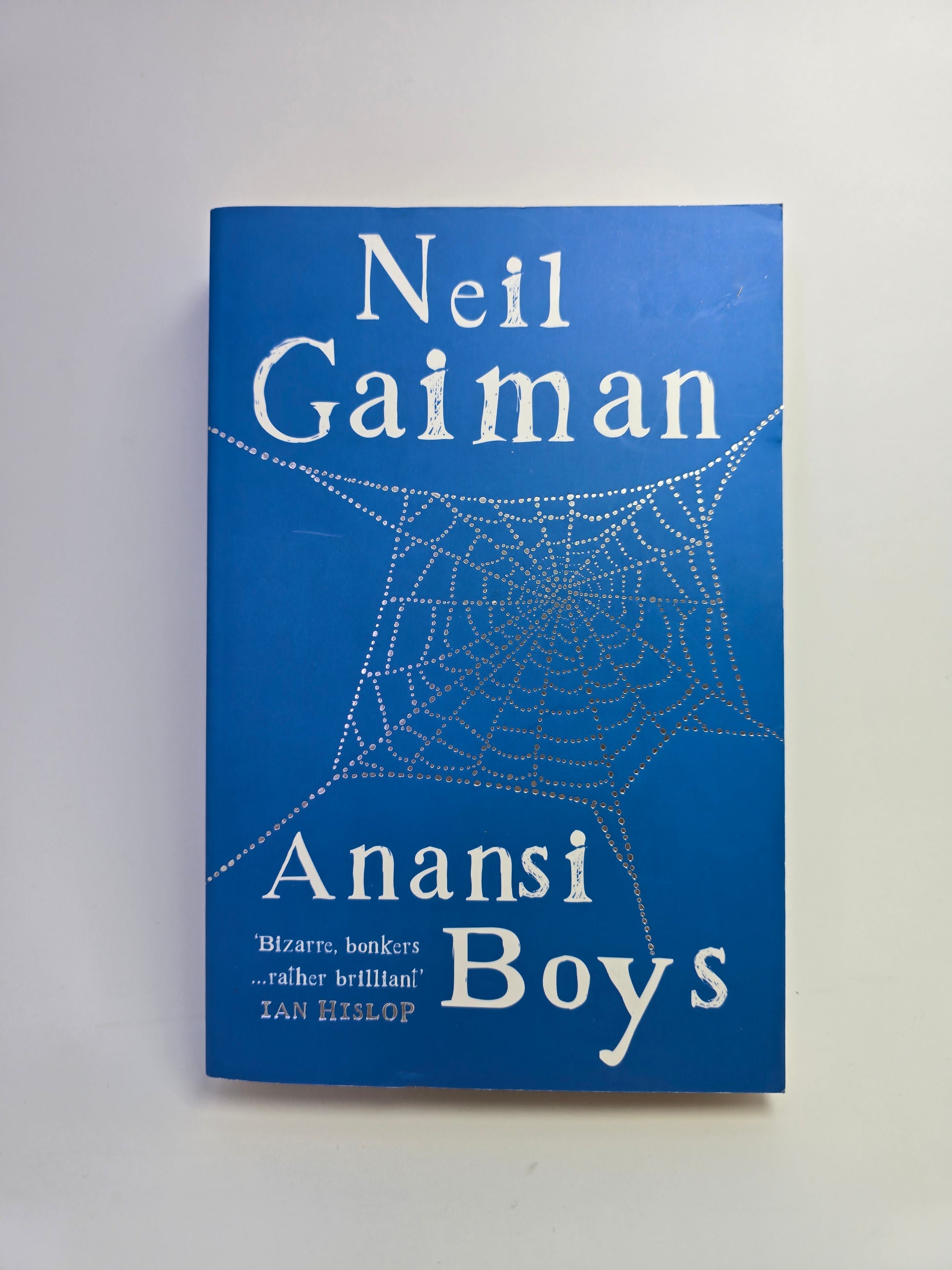 Neil Gaiman Anansi Boys knygos viršelis anglų kalba