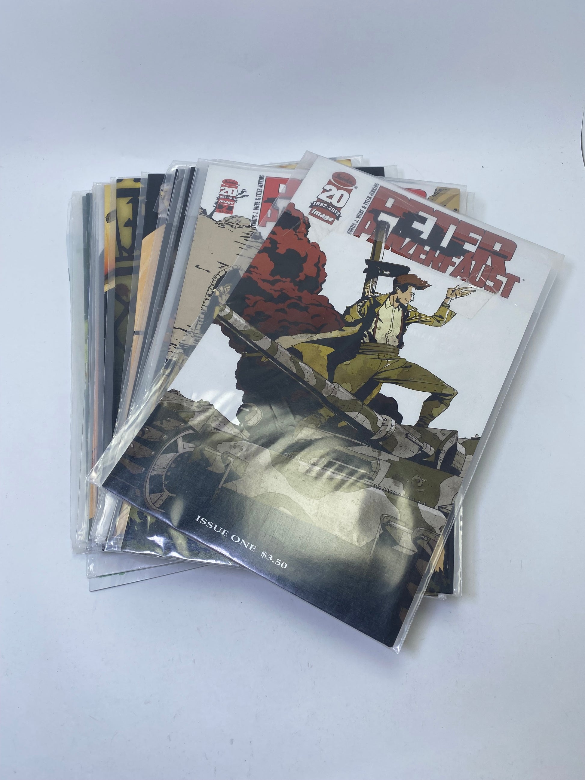 Peter Panzerfaust #1-25 komiksų rinkinys, Kurtis Wiebe & Tyler Jenkins.