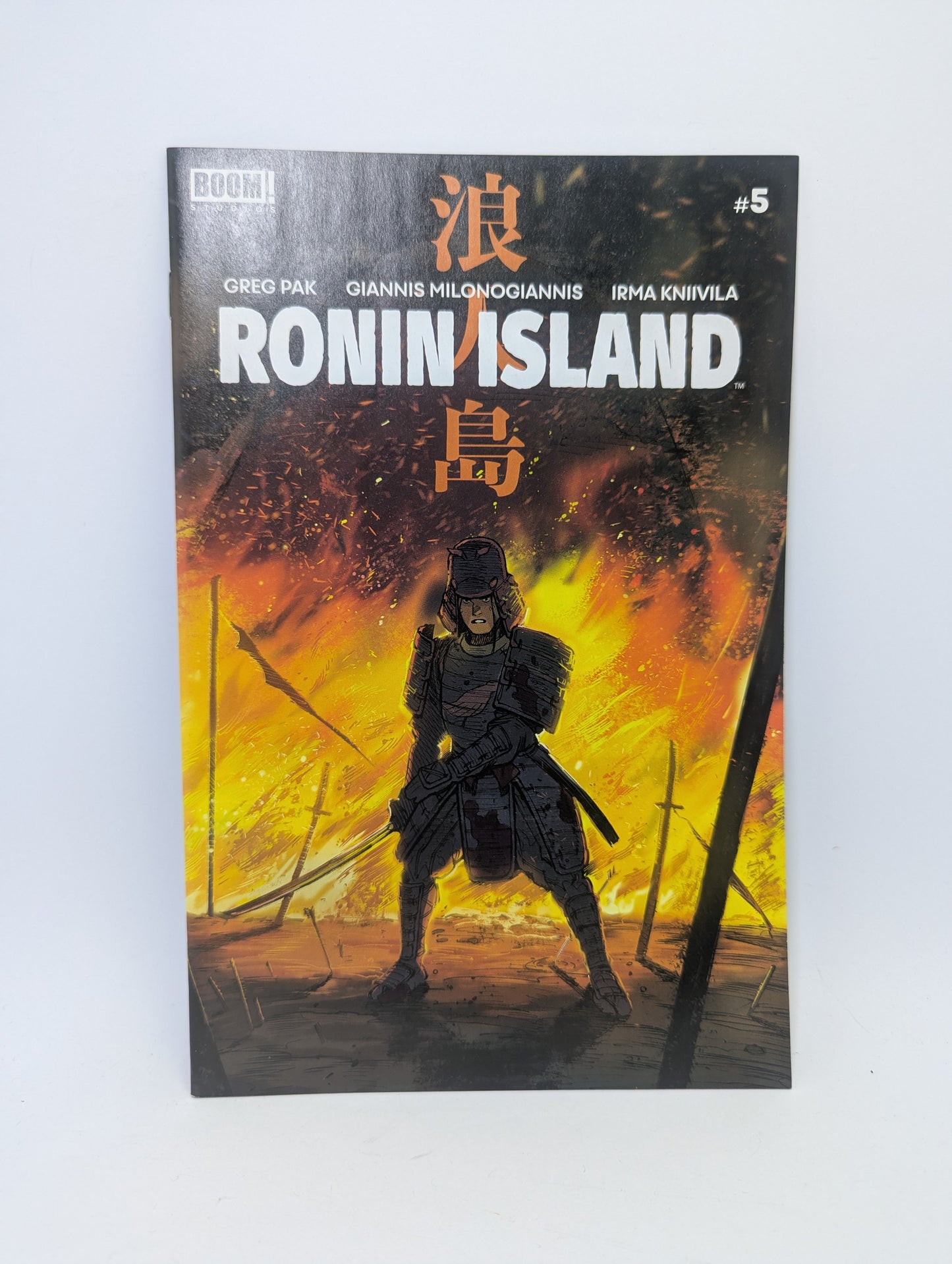 Komikso Ronin Island #5 viršelis su postapokaliptinio pasaulio ir samurajų tematikos iliustracija.
