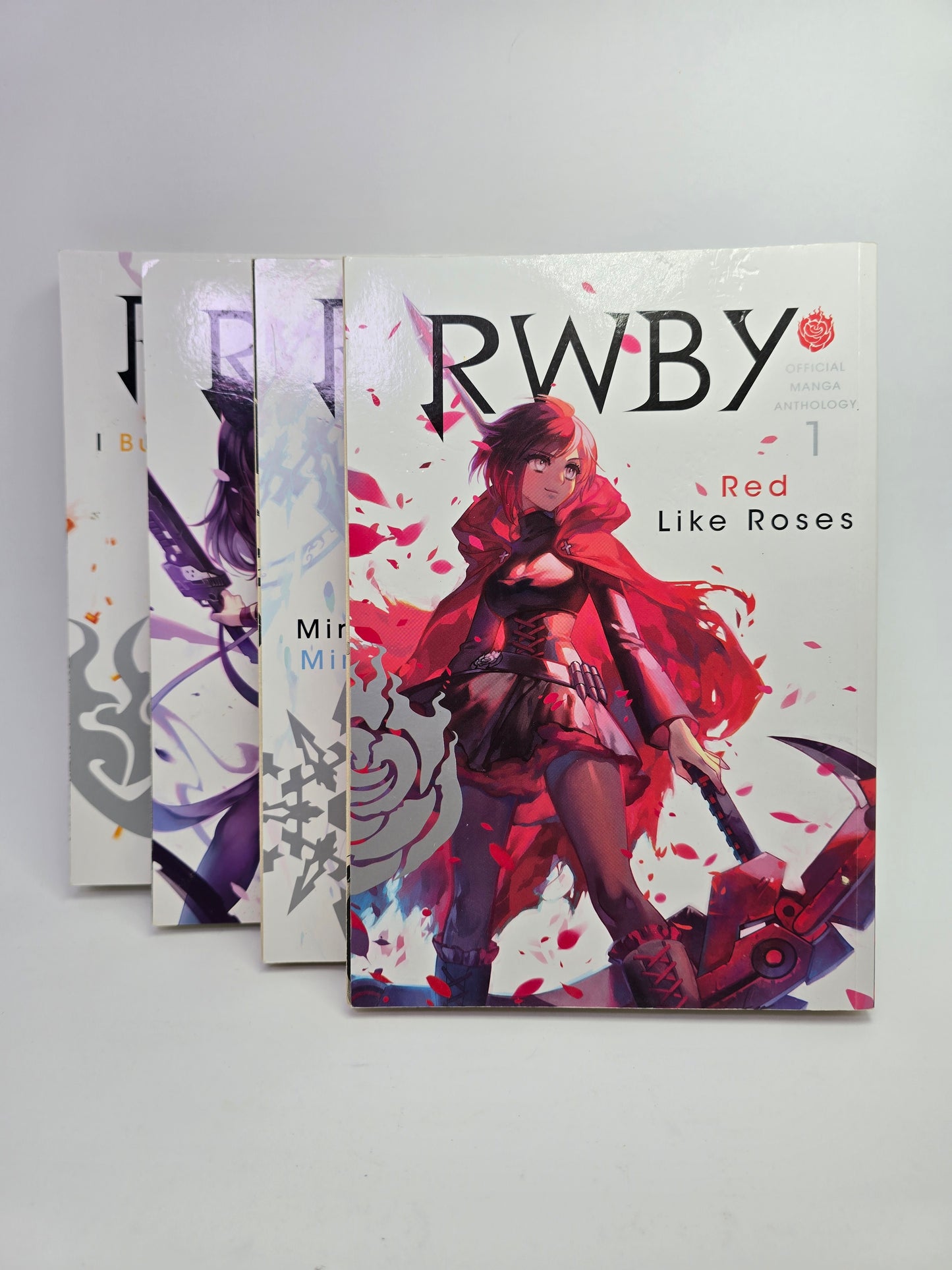 RWBY Official Manga Anthology Vol. 1-4 mangos viršelis anglų kalba