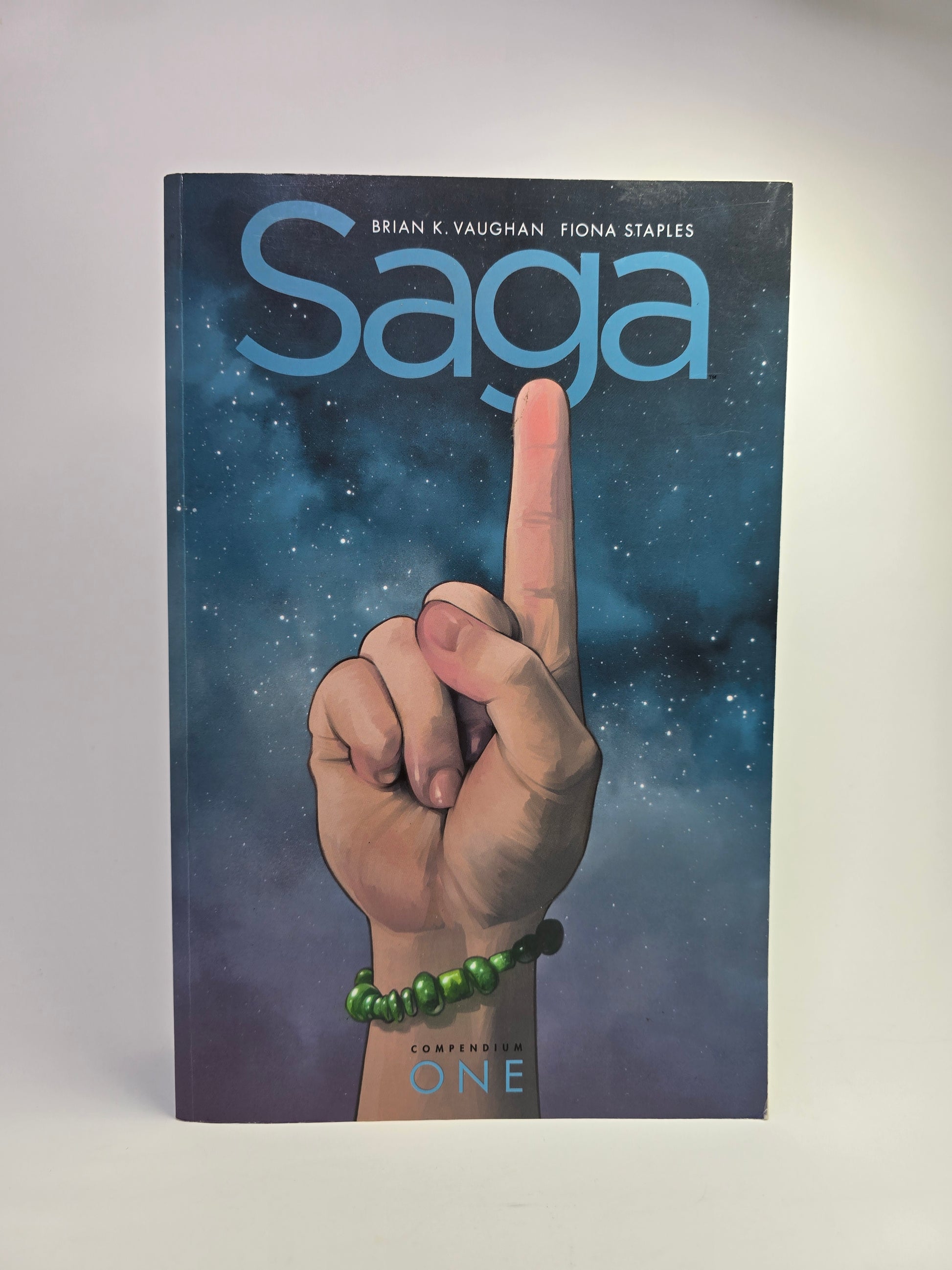 Saga Compendium One grafinės novelės viršelis anglų kalba