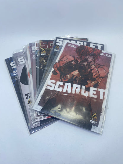  Scarlet #1–10 – kriminalinė ir politiškai įkrauta komiksų serija apie revoliuciją, anglų kalba