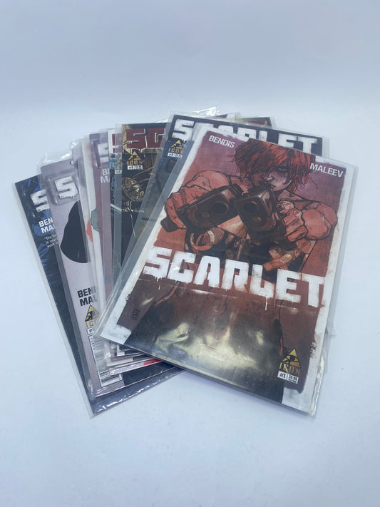  Scarlet #1–10 – kriminalinė ir politiškai įkrauta komiksų serija apie revoliuciją, anglų kalba