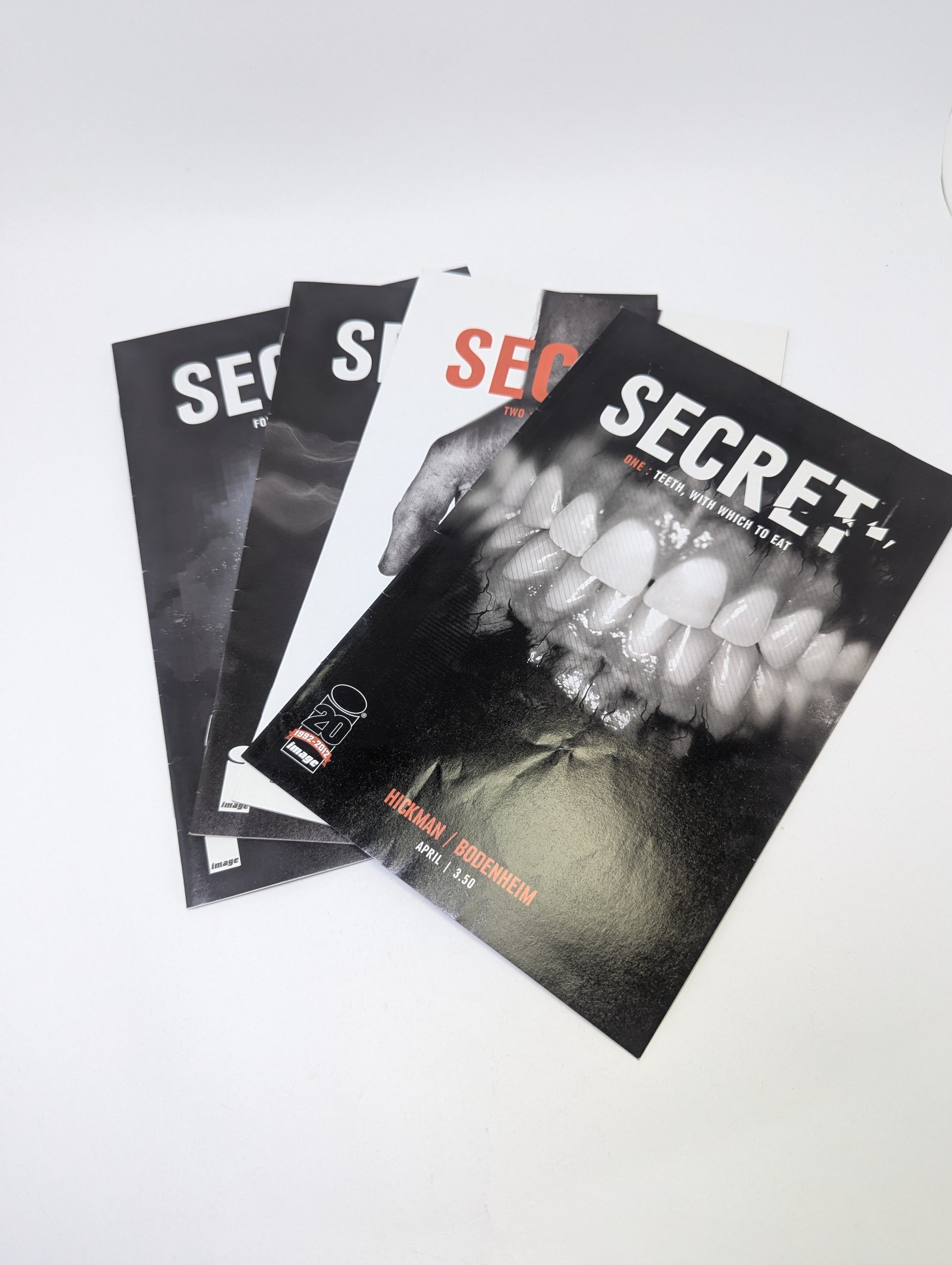  Secret 1–4 komiksų rinkinys anglų kalba – įtemptas psichologinis trileris