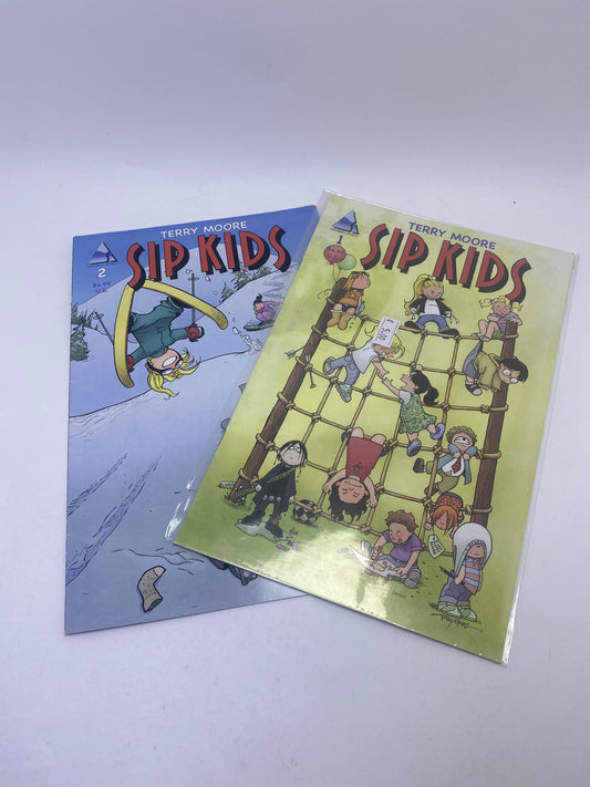  SIP Kids #1–2 (2014) – žaisminga alternatyvi „Strangers in Paradise“ versija vaikystėje, komiksų rinkinys anglų kalba