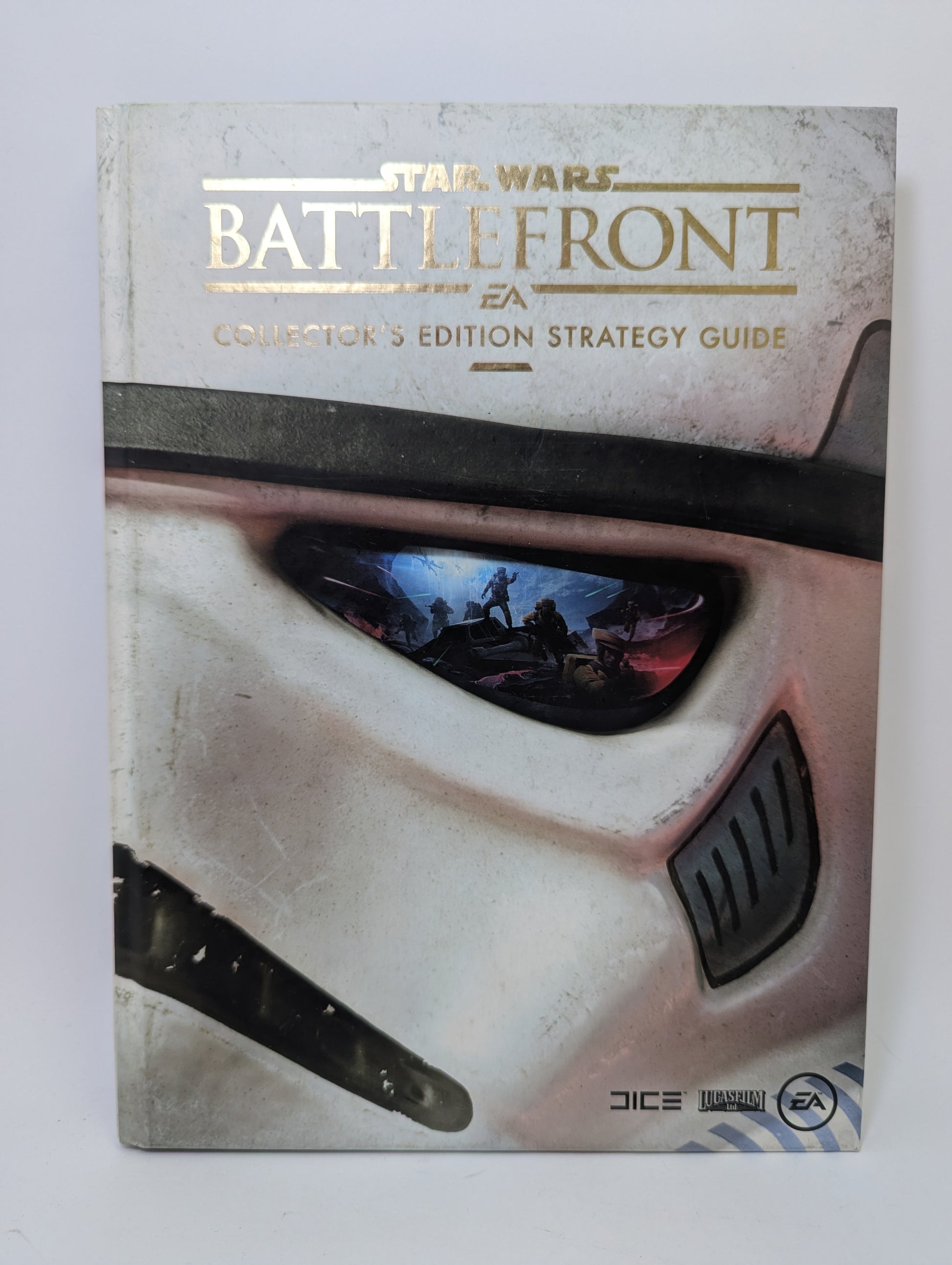 Star Wars Battlefront Collector’s Edition oficialaus strategijos vadovo viršelis su žaidimo tematika.