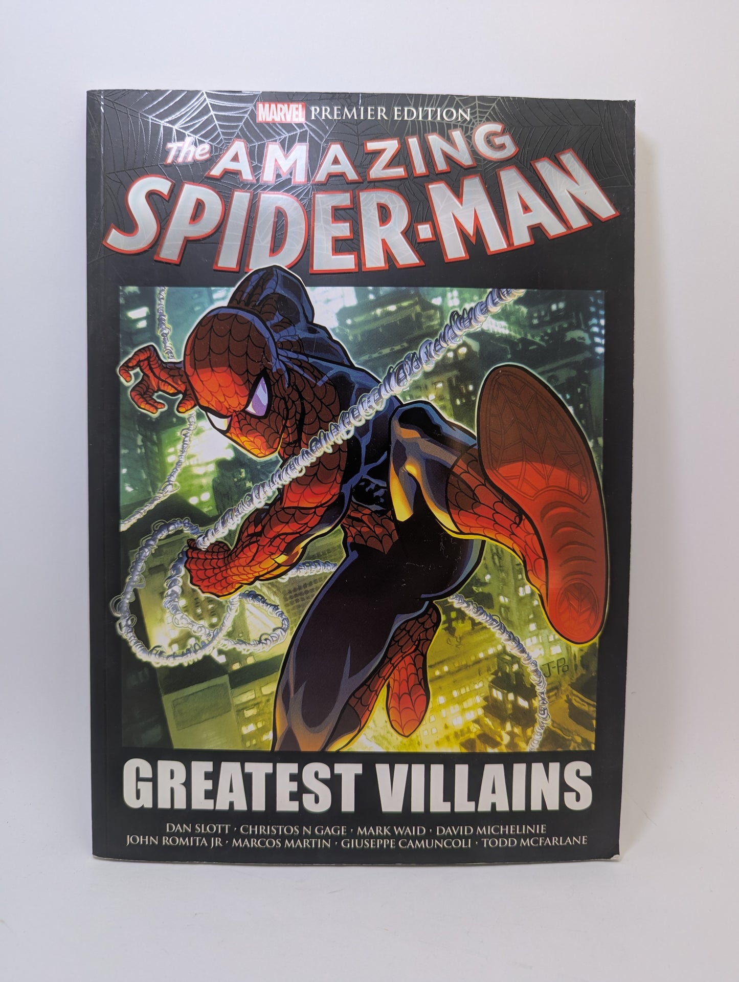 Grafinės novelės The Amazing Spider-Man: Greatest Villains viršelis su Žmogaus-voro priešais.