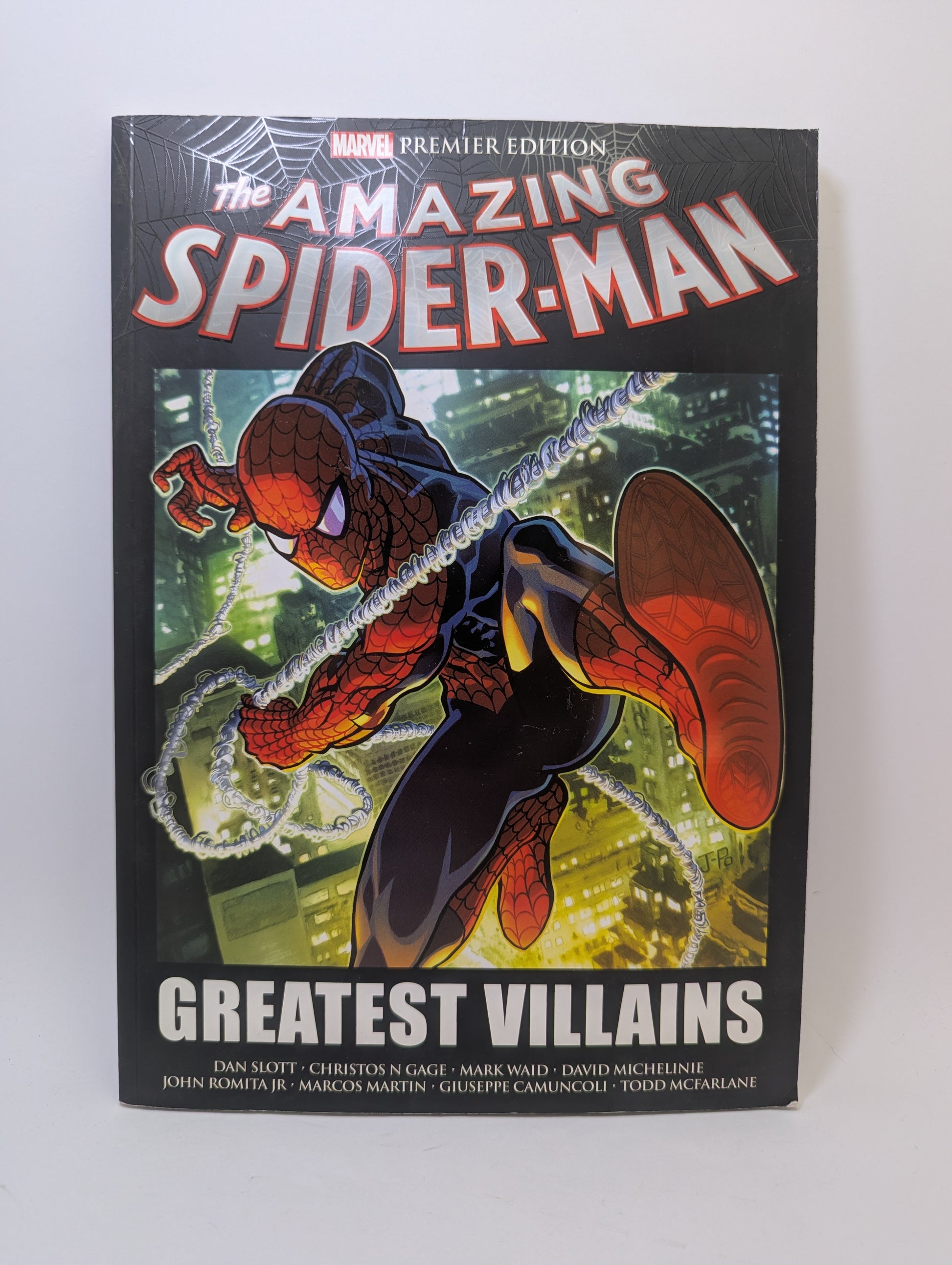 Grafinės novelės The Amazing Spider-Man: Greatest Villains viršelis su Žmogaus-voro priešais.