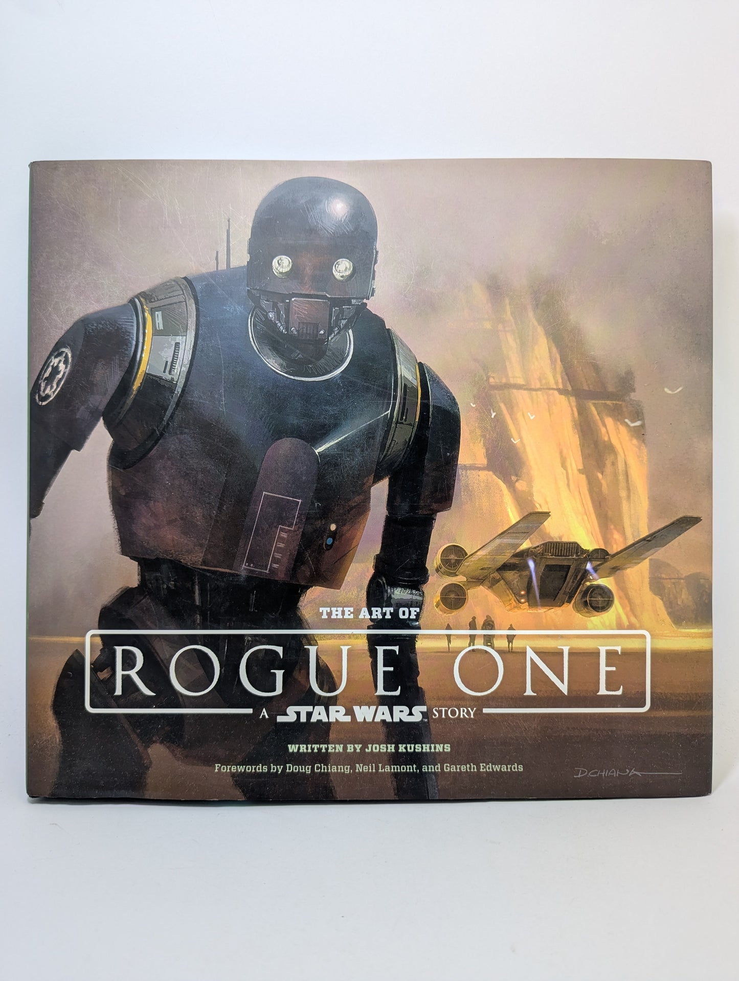 „The Art of Rogue One: A Star Wars Story“ meno knyga su filmo kūrimo užkulisiais ir iliustracijomis.