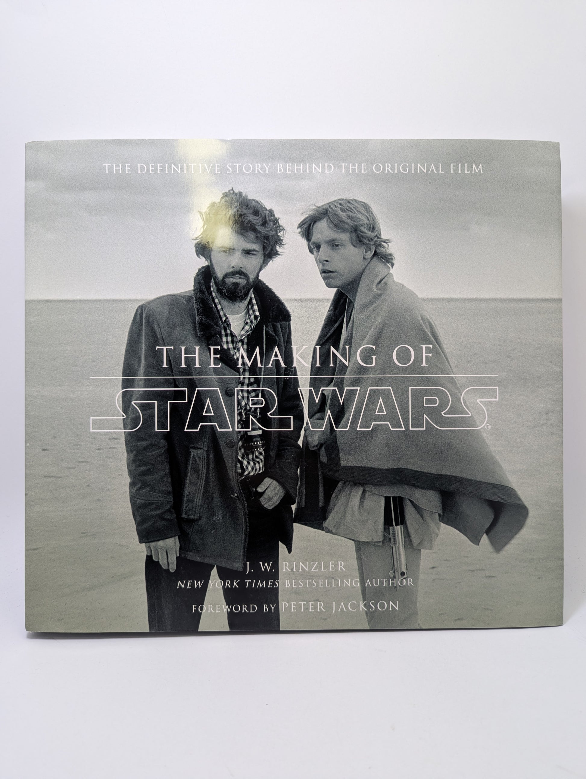 „The Making of Star Wars“ knyga apie pirmojo filmo kūrimo užkulisius ir meninius sprendimus.