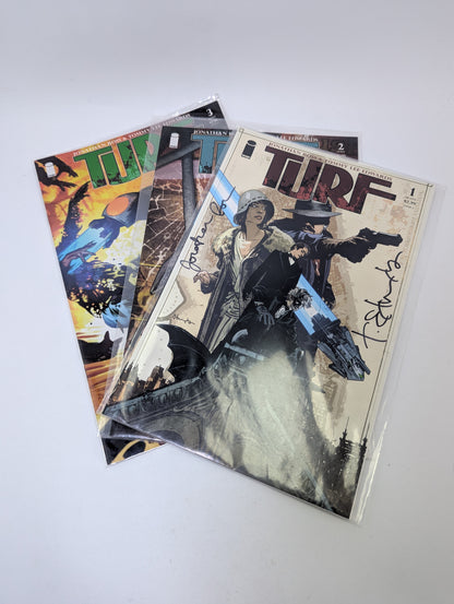  Turf komiksų rinkinys (1–3 numeriai) – vampyrai, mafija ir ateiviai Niujorke