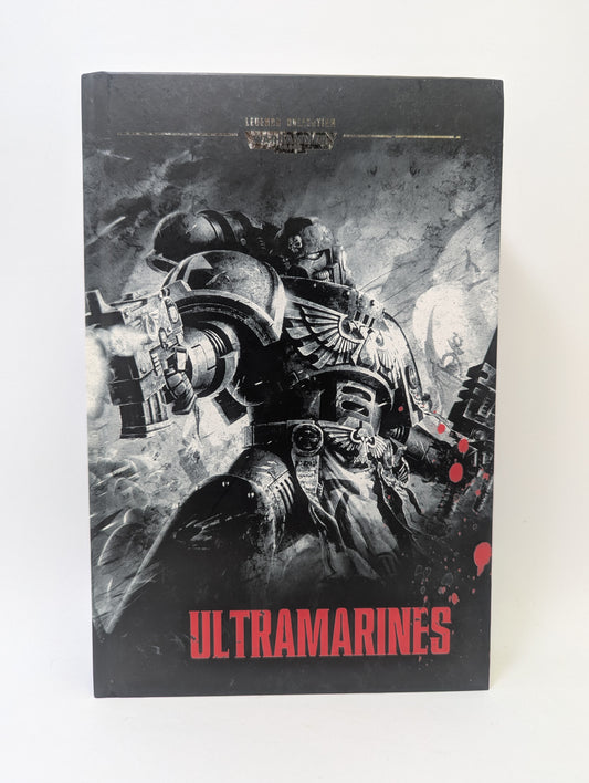 Warhammer 40K knyga „Legends Collection Book 5 – Ultramarines“ su Ultramarines Space Marines ir grimdark mokslinės fantastikos viršelio dizainu.